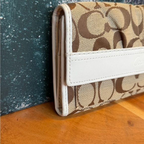 Coach Vintage Signature Khaki and White Leather Wallet - Picture 4 of 16